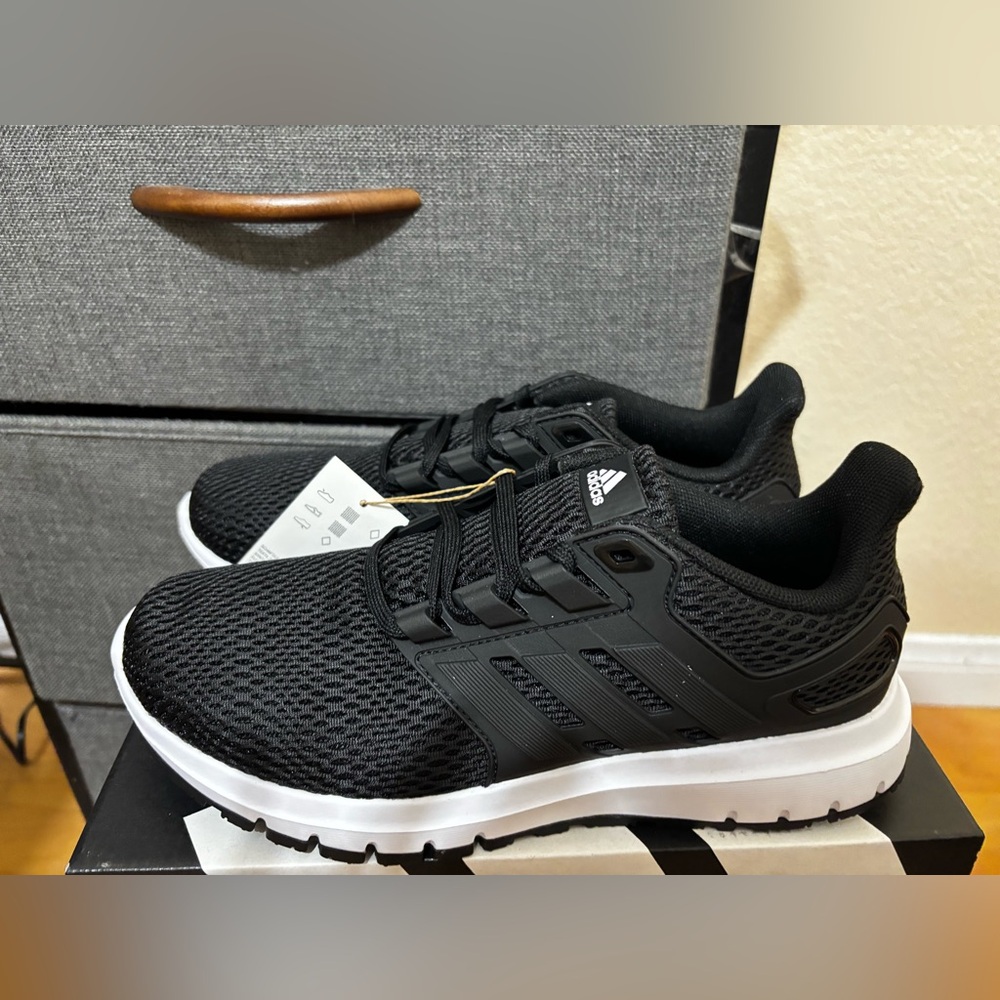 adidas women black Ultimashow Shoes NEW IN BOX - Picture 7 of 8